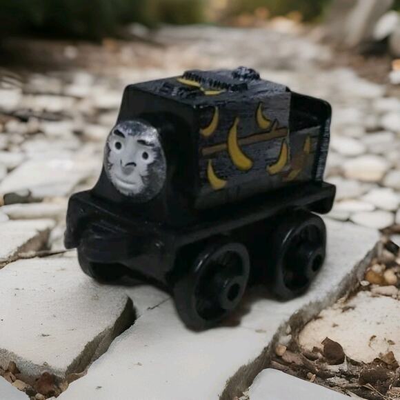 Thomas & Friends Minis Creatures Samson (Gorilla) – Banana-Theme – 2016 Series - Picture 1 of 6